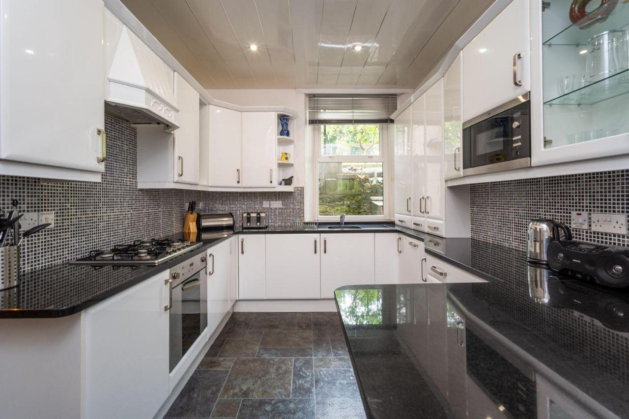 The Ridgeway Villa เคสวิค ภายนอก รูปภาพ